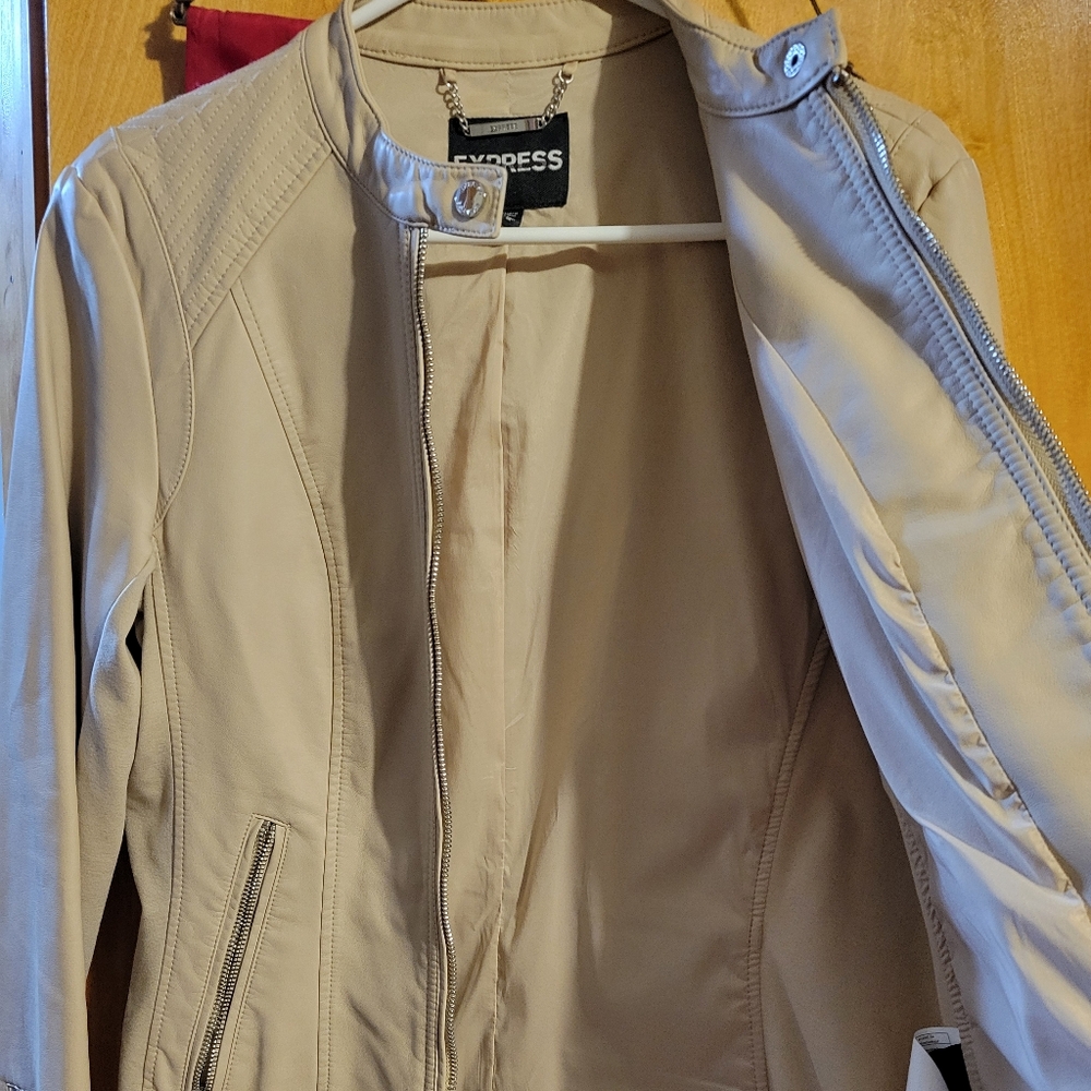 Express Jacket - Picture 2 of 4